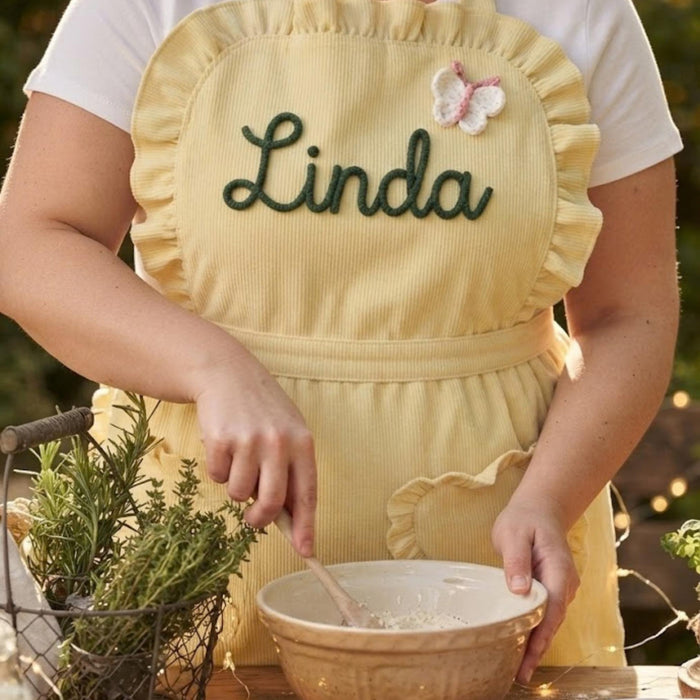 Personalized Ruffle Apron with Name - Christmas Gift for Mom